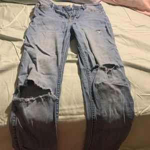 Distressed skinny jeans